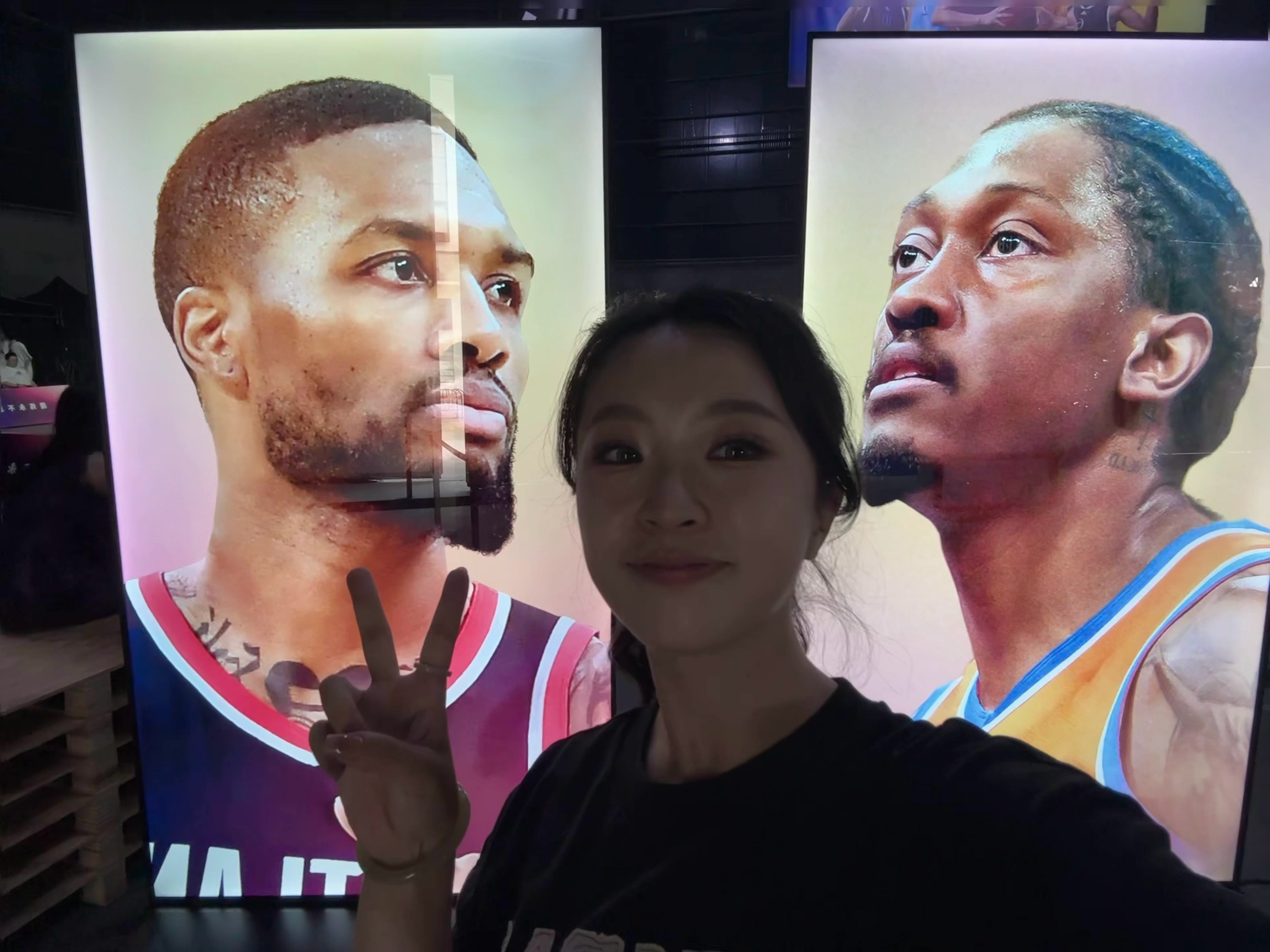 他们又打起来了！嘴里还念叨着康复王blabla之类的 ​​​