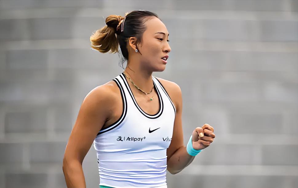 随着郑钦文打进美网正赛，中国选手一共有6人参加美网，首轮对手已确定。

1、王欣瑜。目前中国网球一姐，积分稳步提升，首轮对手是排名95的阿朗戈，此前两人交手2次，王欣瑜全赢占优。

2、张帅。张帅的签位不是很好，对上31号种子选手、前美网亚军费尔南德斯，此前只交手过一次，张帅输了。

3、王曦雨。王
