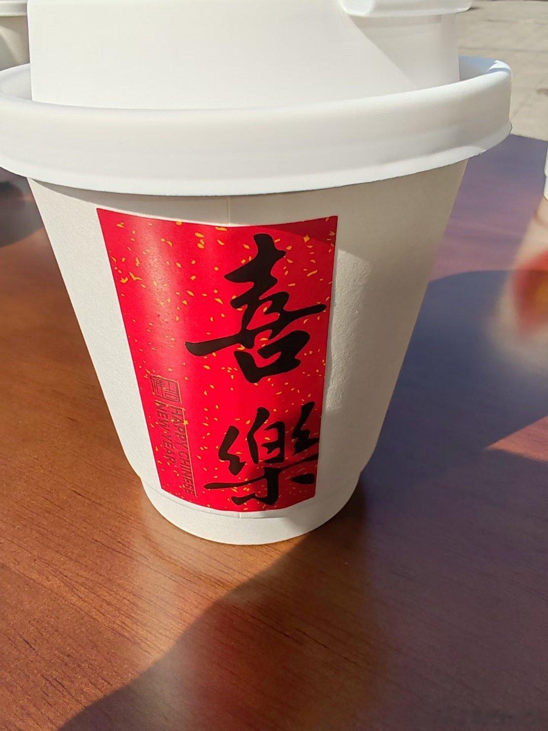📅 明日 10月21日（戊辰日·农历九月十二）
明天戊辰日，农历九月十二，戊土坐辰土，土气厚重，是个"稳扎稳打"的好日子。戊土是高山之土，辰土是水库湿土，就像大山抱水，稳得很，明天特别适合处理财务、整理家务、把手里的事做扎实。
🐵 明日特吉属相
猴 · 鼠 · 鸡。明天申子辰三合，辰酉六合，运 ​