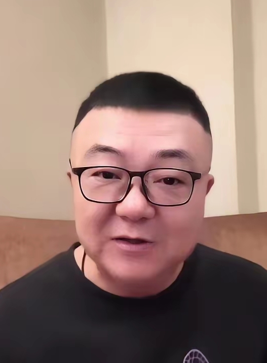 董路，公开告诫中国足球小将——所有梯队球员，不得与留学生“某路易斯”有任何关系！