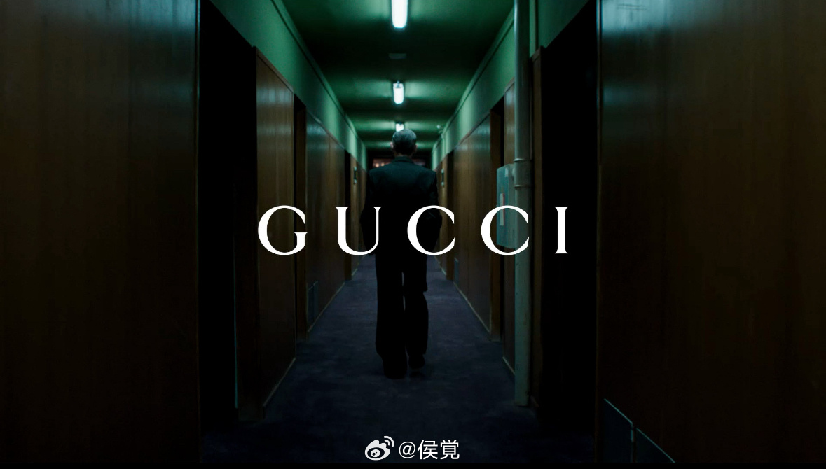 #GucciPrimavera##一封Primavera秋夜来信#
Gucci Primavera成衣广告大片震撼来袭，肖战、宁艺卓等全球代言人齐上阵，以一种极具当代感的方式，将轻盈自在的服饰结构演绎出了强烈的视觉张力。

Demna上任后为Gucci注入的，是一种近乎致命的吸引力。在Gucci Primavera秋冬系列中，他以更贴合身形的轮廓、 ​