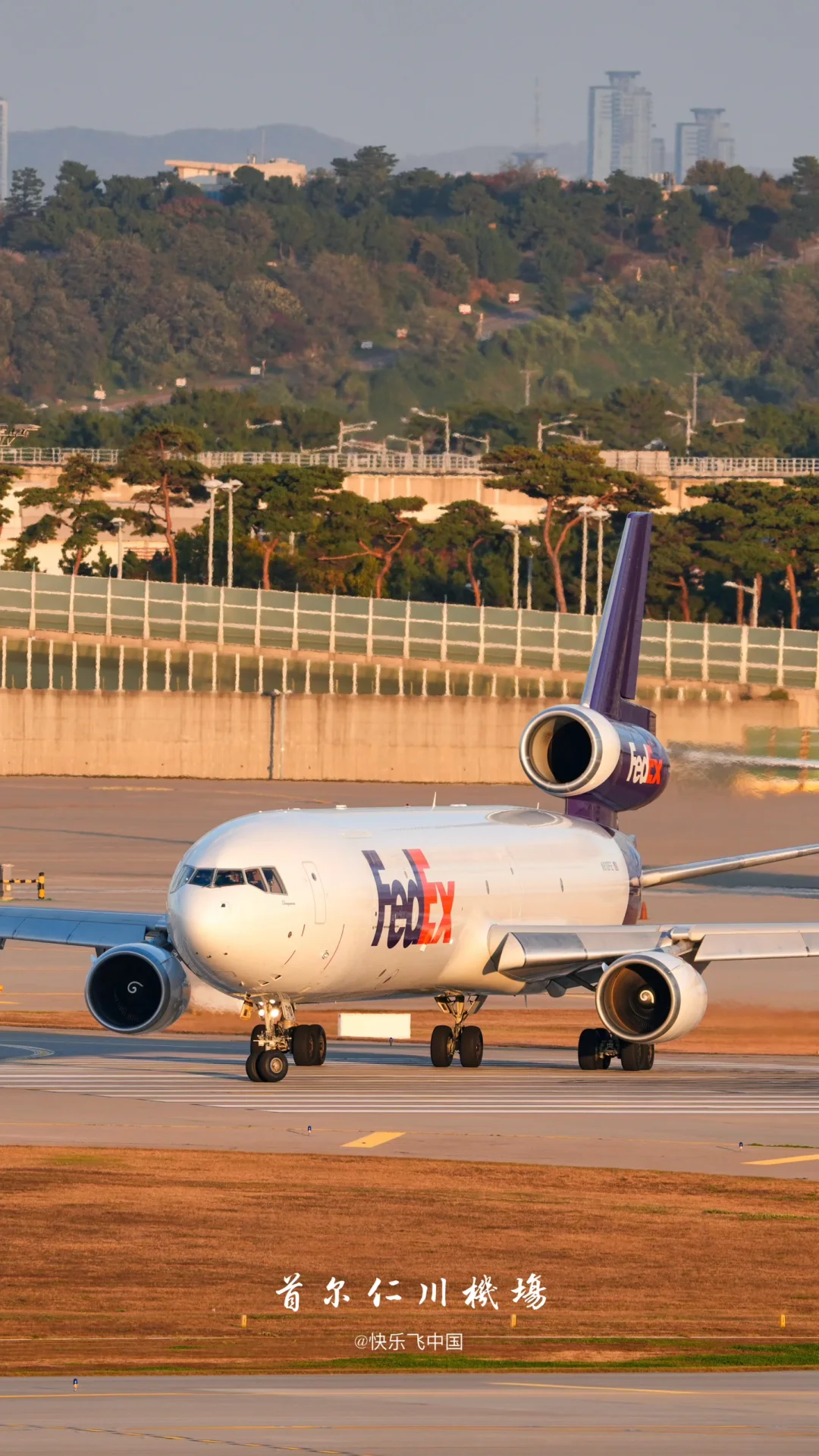 在首尔仁川，拍到了Golden hour的麦道11❗️