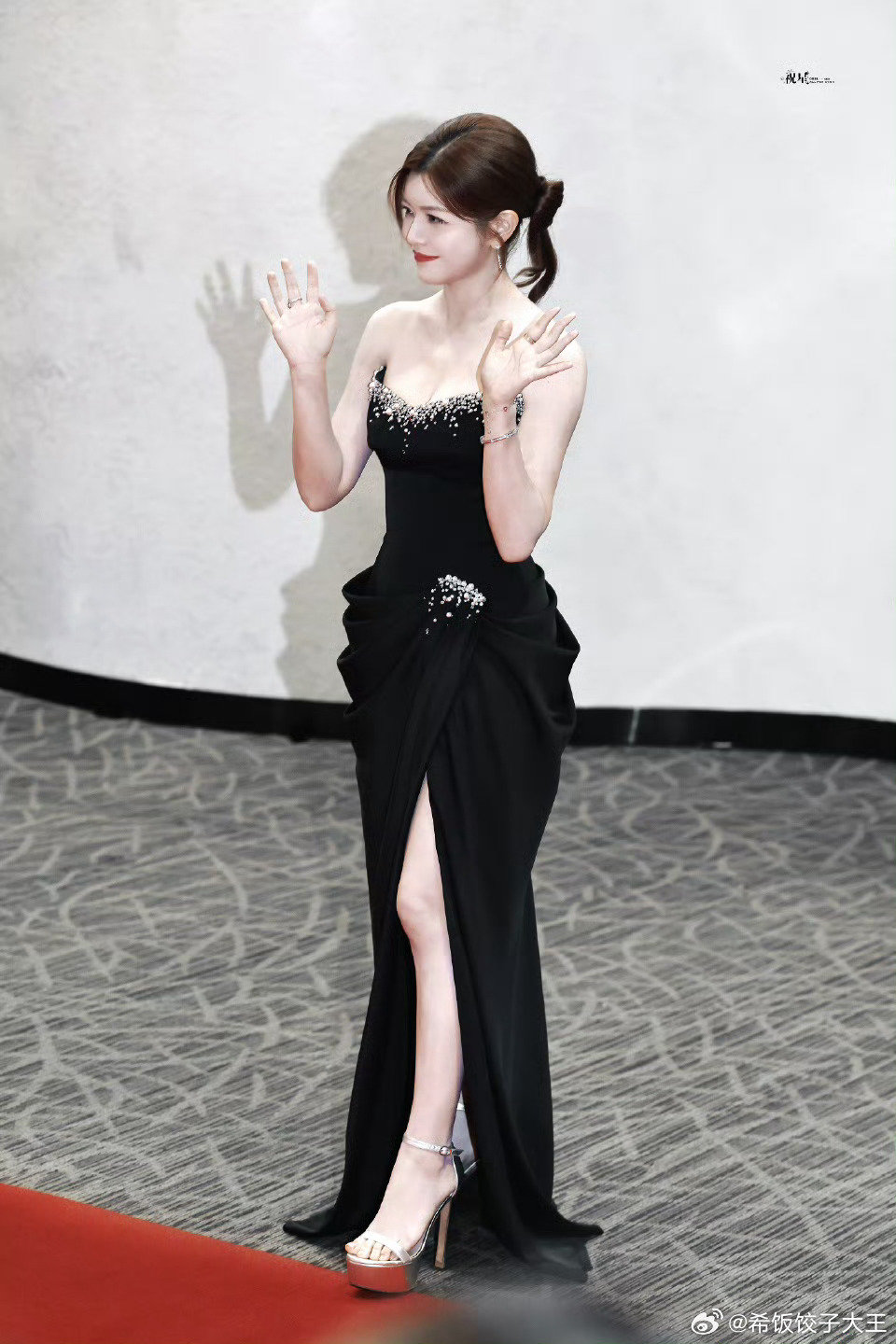 #陈妍希怼恶评#姐姐干的好，不去在意那些评价，不内耗，勇敢做自己！我永远是你的小小支持者！ ​