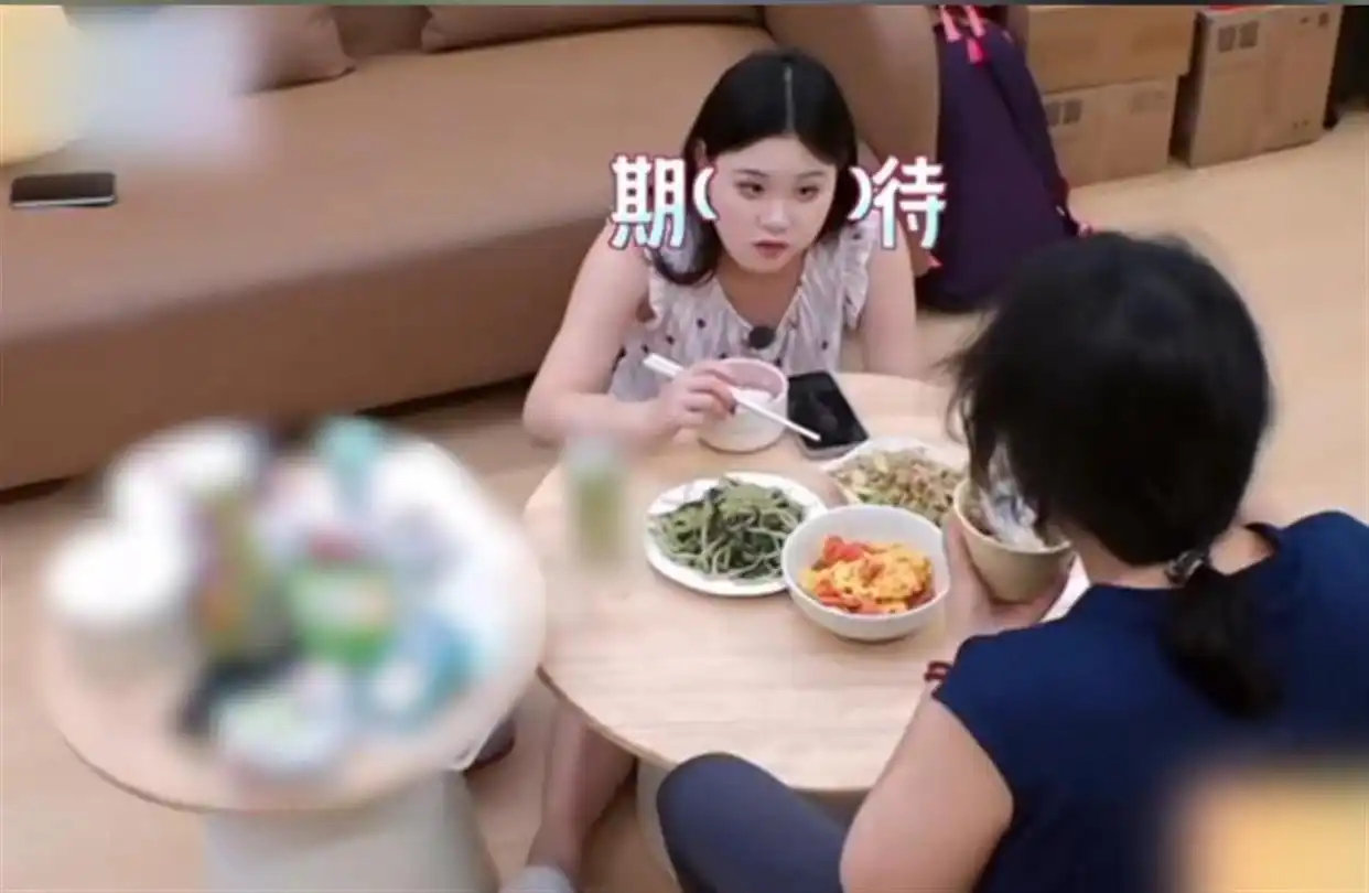 张家齐事件升级！冠军奖金被家人耗尽，居住上海旧小区，LV包包也消失 ​