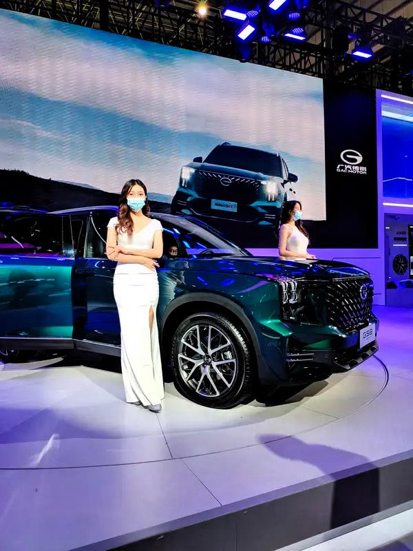 预算8-10万挑选家用SUV，不妨看看第五代传祺GS4，上市限时起步价7.98万。2770mm轴距带来宽裕后排空间，配备137°云感座椅，内饰采用低VOC环保材质，搭配智能双联屏，语音操控便捷，大后备箱装载能力出色，家用代步实用性拉满。