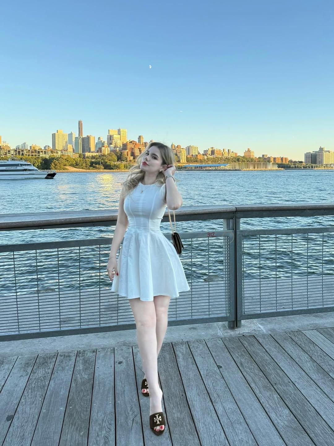 俄罗斯🇷🇺毛妹户外写真拍摄！