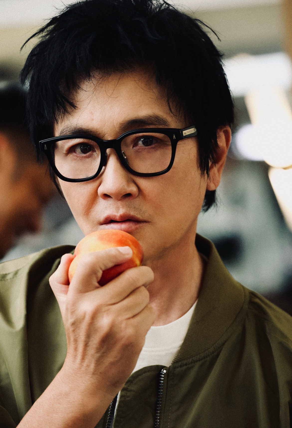 孙楠两段情：十年陪跑抵不过爆红，九年婚姻败给“第三者”
孙楠的感情经历，藏着娱乐圈的残酷真相。早年未成名时，他与歌手辛欣相恋十年，辛欣放弃梦想退居幕后，陪他熬过驻唱低谷。1999年孙楠爆红后，却转身娶了人气正盛的小品演员买红妹。
买红妹婚后同样淡出荧幕，为他生儿育女、打理家庭。可2008年她刚生下二