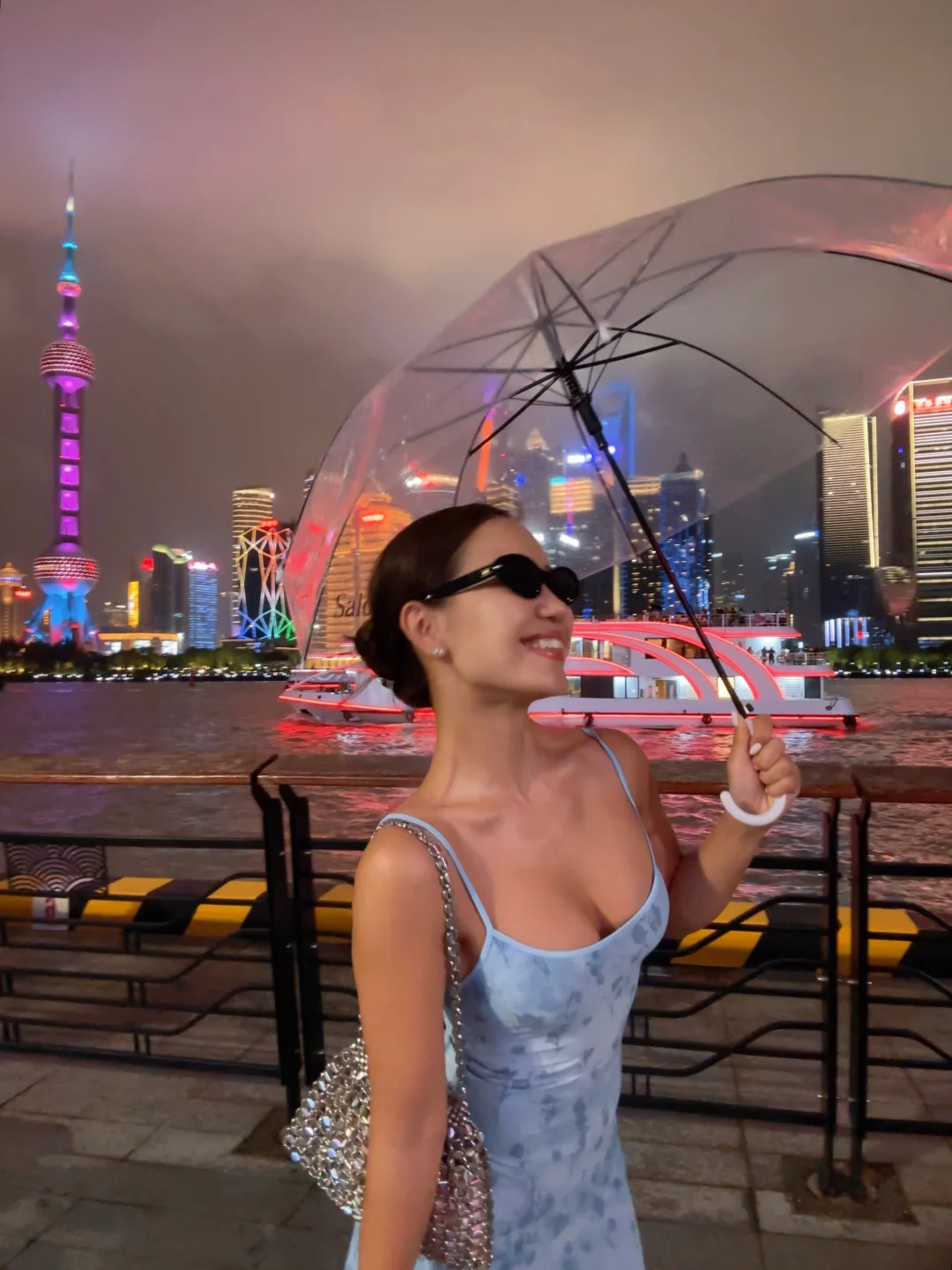 吃完漂亮饭去外滩吹吹风吧