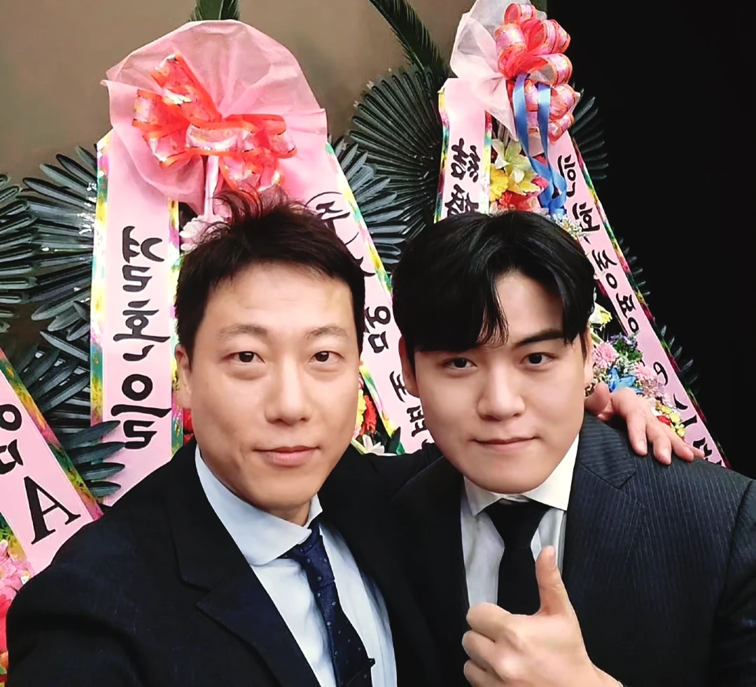 Gumayusi姐姐结婚，Faker送上祝福花圈！好家伙，老李直接把游戏ID写上