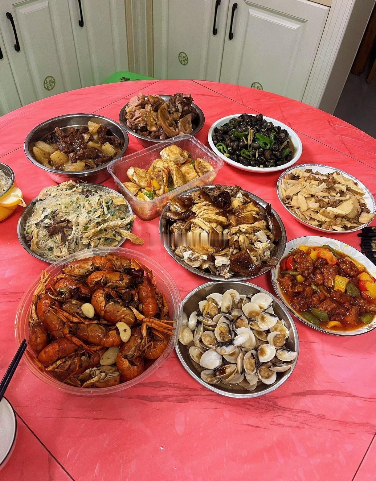月圆人圆事事圆，花好月圆人长久[好事甜圆]愿月光所照，大家事事顺遂。晚饭[超话]黄金[超话]中秋 ​​​