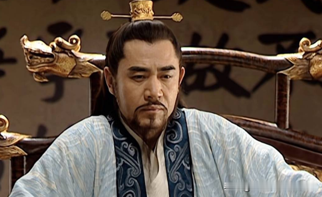 明朝中后期，百官一直在三件事上和皇帝较劲。

哪三件事呢？就是恢复建文年号、为景泰单独修实录、将兴献帝迁出太庙。

毕竟在儒臣眼里，这三件事事关儒家礼法。

建文和景泰毕竟是当个皇帝，是没法抹除的，自然得恢复年号和实录。

至于兴献帝朱祐杬，一个从未当皇帝的藩王，如何有资格位列太庙？

前两个较劲一