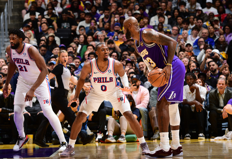 近日，有网友询问NBA记者Brett Siegel对于新赛季圣诞大战对...