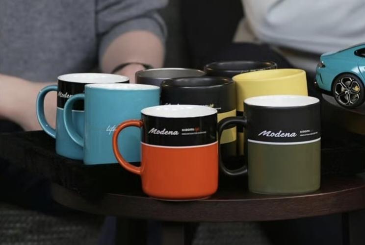 雷军的一个杯子就开了15次产品讨论会。但网友为什么对这种好事多磨的做事...