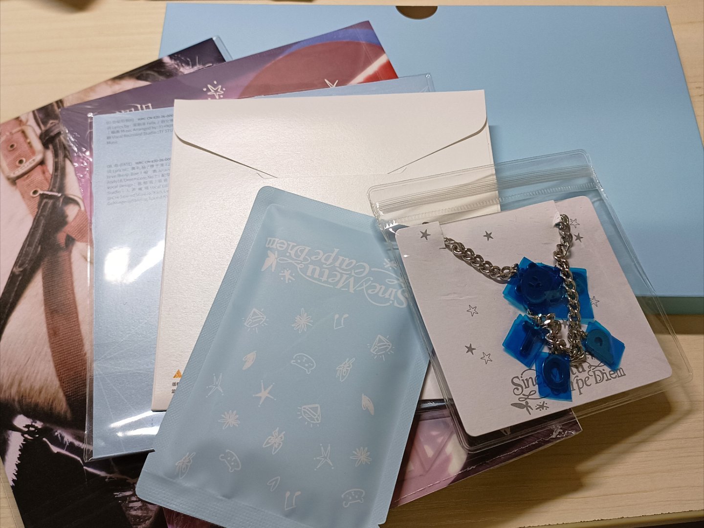 #左航周边中转站[超话]# 出左航一专无娃全套，固配+卡包全部未拆 ​