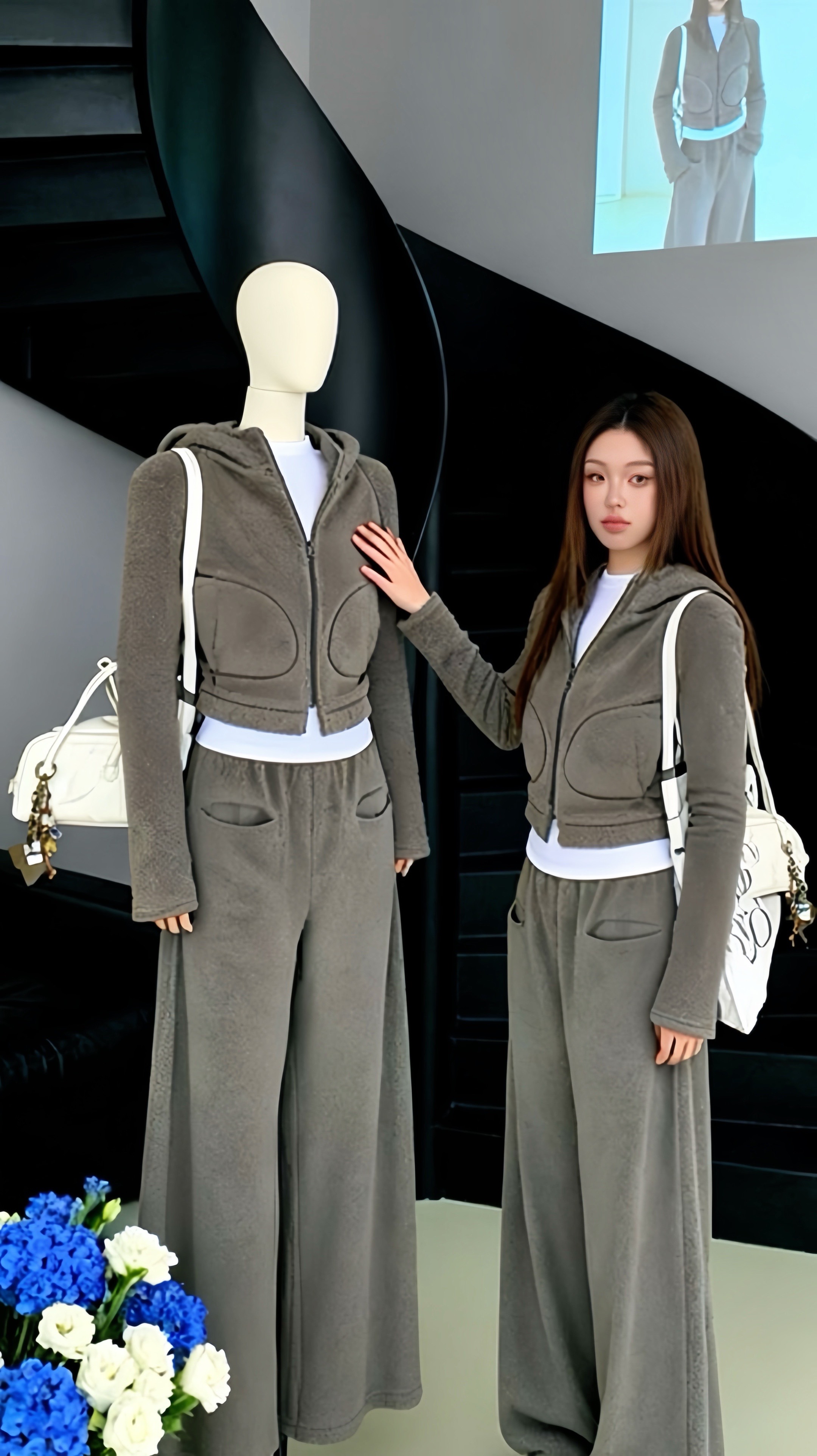 <p>慵懒风穿搭 时尚穿搭 美女街拍穿搭 冬季穿搭 卫衣穿搭 <!--...