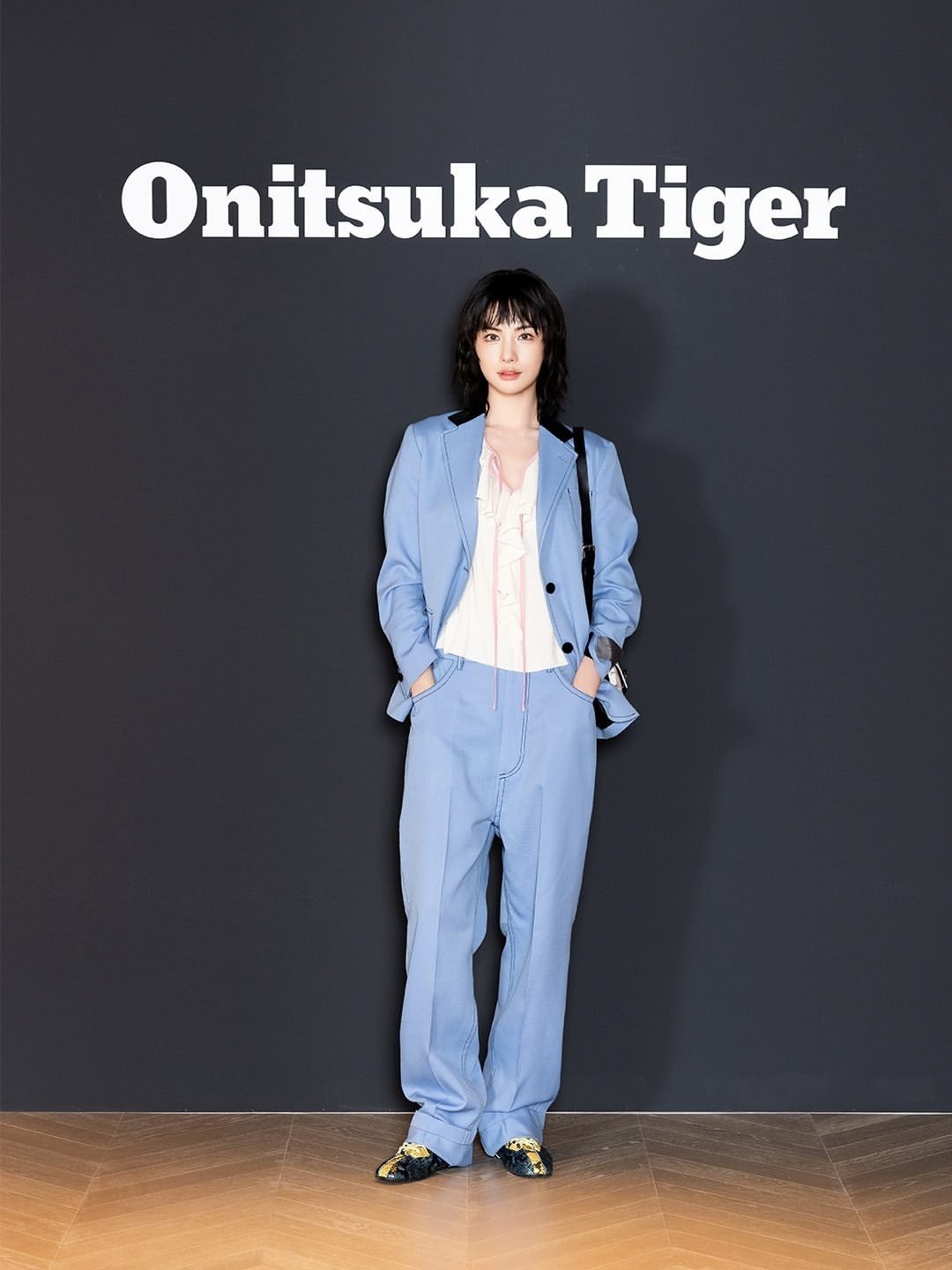 #林珍娜[超话]#【261018】OnitsukaTiger 更新「鬼冢虎江南店开业活动站台」官摄

到访#鬼冢虎#江南门店的NANA。
祝贺江南门店全新启幕，一同参与了特别开业活动。

#林珍娜##nana闪闪惹人爱# ​
