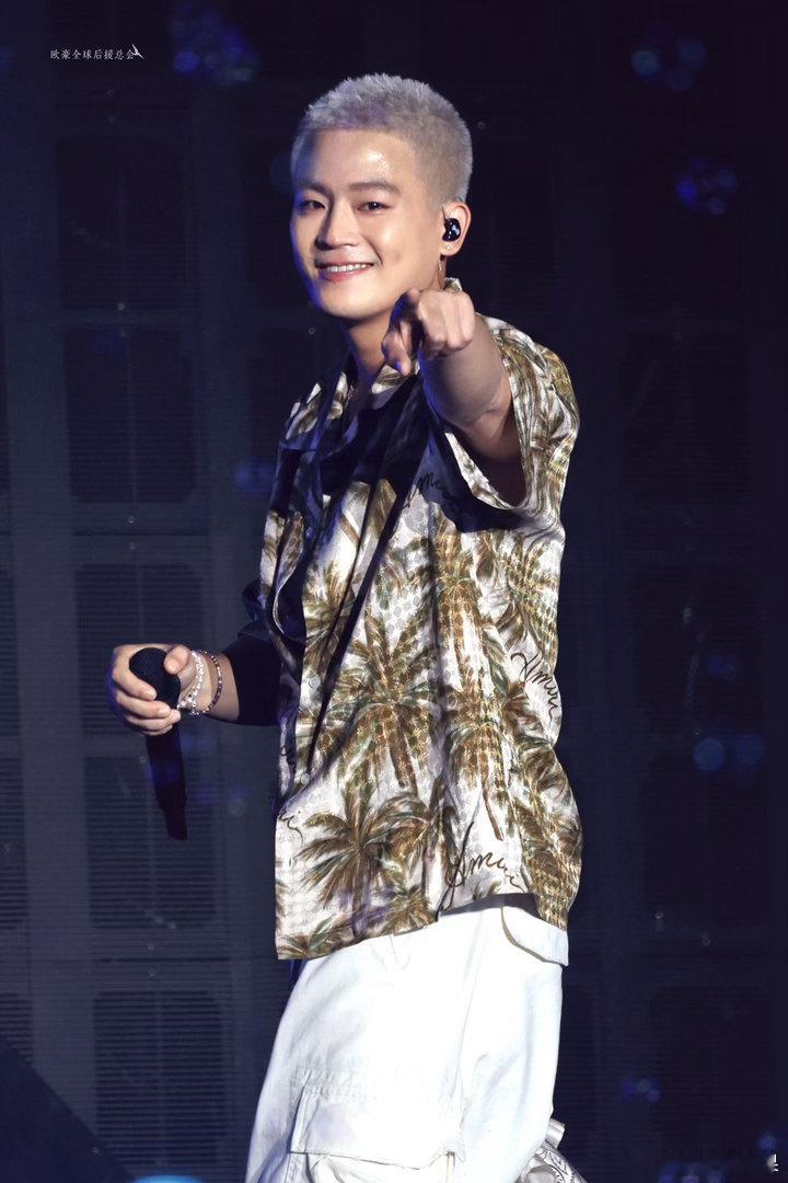 #欧豪[超话]#  [心]#欧豪1013生日快乐# 倒计时两天生日了，希望10月的欧豪和海鸥们都能多一些幸运，大家都会越来越好，一切顺利的！！！​