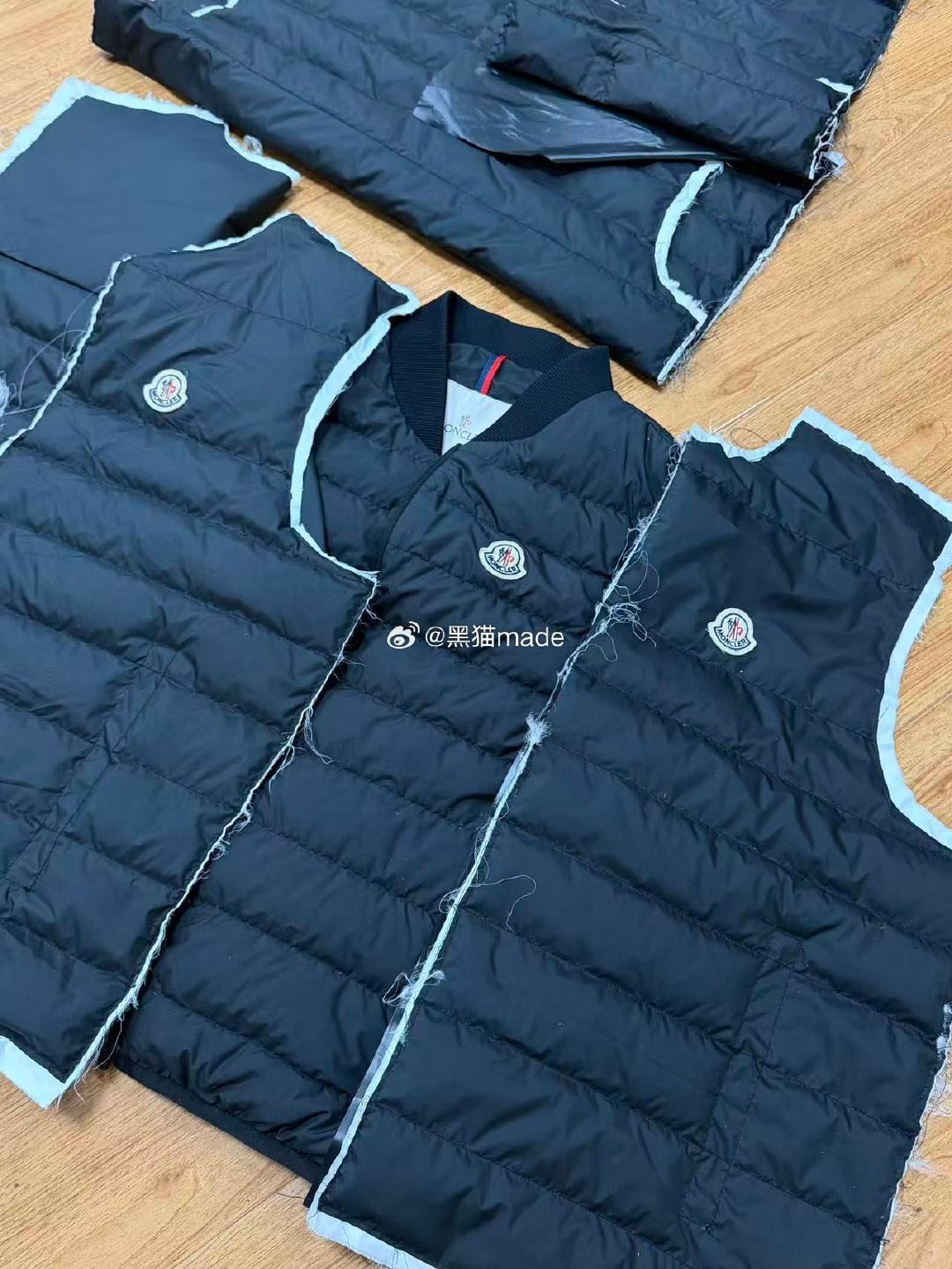 MK2合1进度新

外套部分成衣全部完成羽绒马甲部分也已进入充绒阶段

不出意外的话这款很快可以和大家见面了

羽绒方面采用了3星的95狮头白鹅绒不是普通的三星95鹅绒

羽绒好不好看绒朵的大小就知道了可以看下图6我们的绒朵 ​