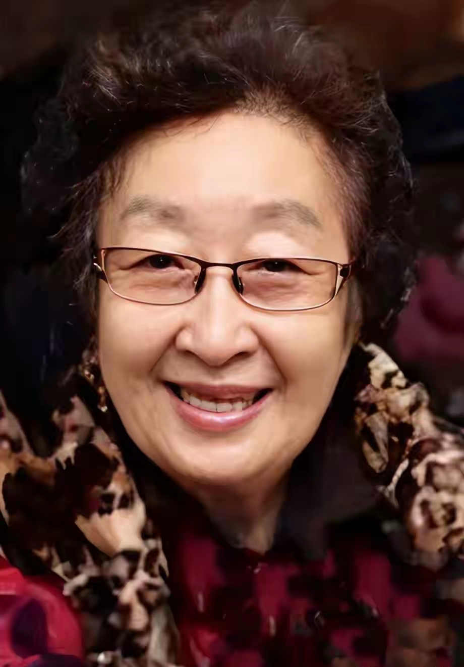 2026年10月7日，一个让人倍感惋惜的消息传来。
九十三岁的表演艺术家彭玉，在珠海安然离世。
各大官媒相继发文悼念，无数网友自发留言缅怀。
 
对于很多七零八零九零后观众来说，彭玉是刻在童年里的面孔。
只要打开家庭情景喜剧，总能看见她慈祥又鲜活的身影。
她演过无数普通母亲、邻家奶奶，烟火气十足，从