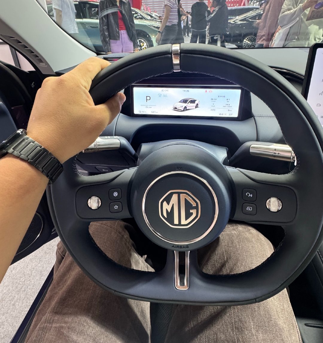 西太湖车展，已经狠狠爱上了 MG 07[抱一抱] ​