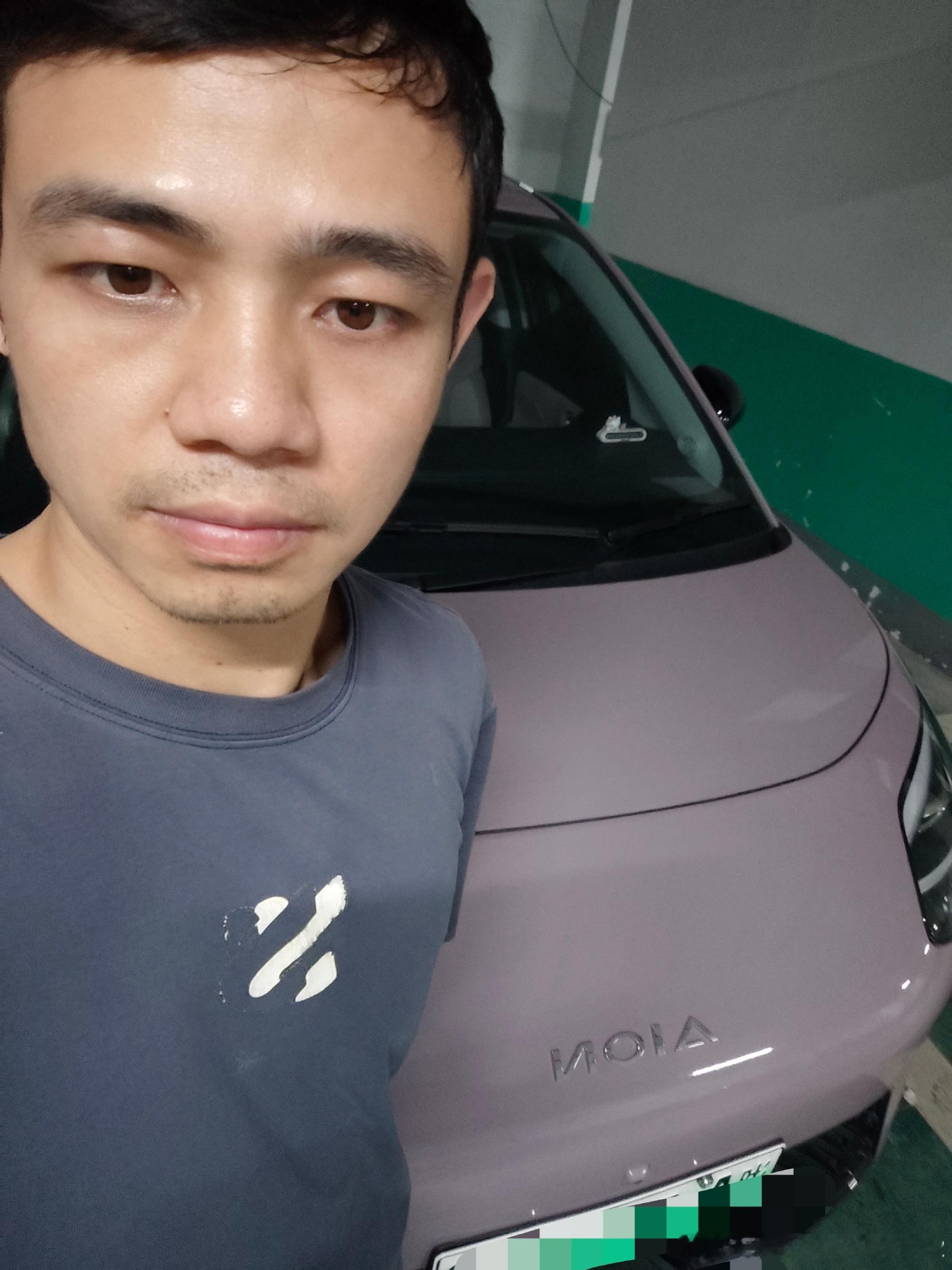 决定买车之前，我做了两个月的功课。手机里存满了各种车型的对比图，从参数...
