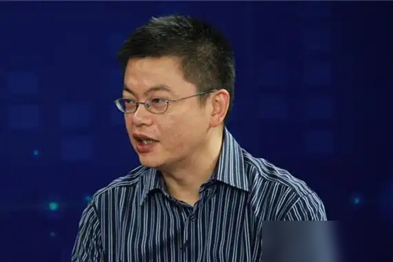 苏群这话真敢说：别再让胡金秋们去打亚运会了，派U18上去！
亚运会夹在奥运周期中间，跟世预赛、亚洲杯挤成一锅粥。主力年年连轴转，CBA打完打国家队，胡金秋累到脱相，图啥？
苏群的意思很直白：亚运不挂钩奥运门票，含金量有限。欧洲强队早就是二队练兵，我们还在全主力保金牌。
可现实呢？篮协至今没吭声