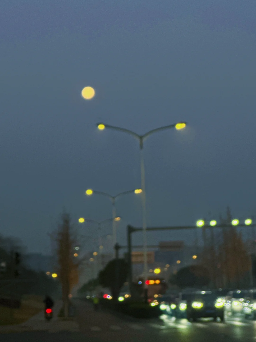 今日上班：西边🌕&东边🌇