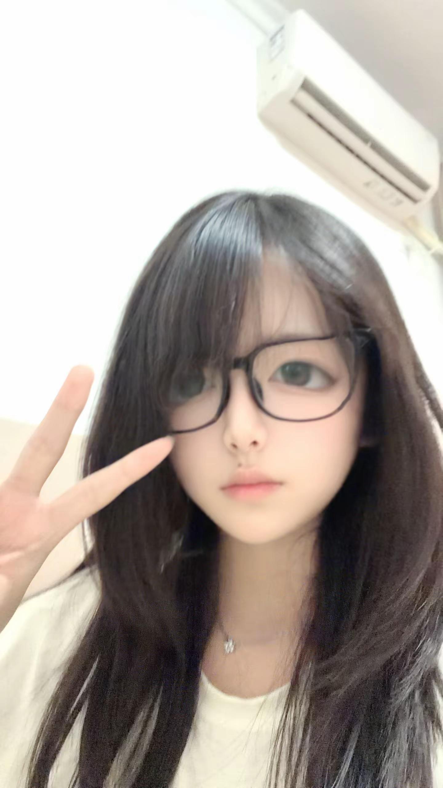 猜猜哪个才是张元英 明显是第二个好吧