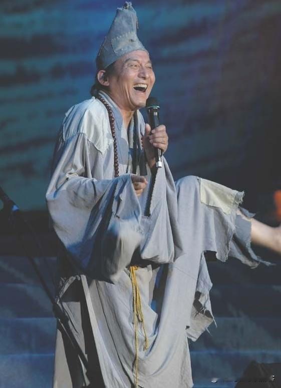 送别济公爷爷！游本昌离世，享年93岁
 
😭据央视新闻消息，中国国家话剧院一级演员、表演艺术家游本昌，9月24日因病在北京逝世，享年93岁。
 
游本昌1933年出生，从艺七十余年。在演了79个配角之后，52岁的他凭借《济公》大火，“鞋儿破，帽儿破，身上的袈裟破”，潇洒慈悲的济公，成为几代人刻在心底