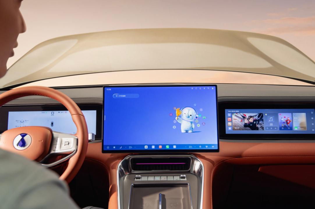 领先技术赋能旗舰产品！30 万级六座 SUV，这次真的不用做选择题

30 万级大六座纯电 SUV，逛来逛去总觉得差点意思对吧？
要长续航吧，大多卡在六七百公里，出个远门得反复算里程；要智能体验吧，多数车机就是个大号平板，语音指令得一字一句喊，多一步都反应不过来；想要点豪华感，要么堆层皮子就敢叫 ​