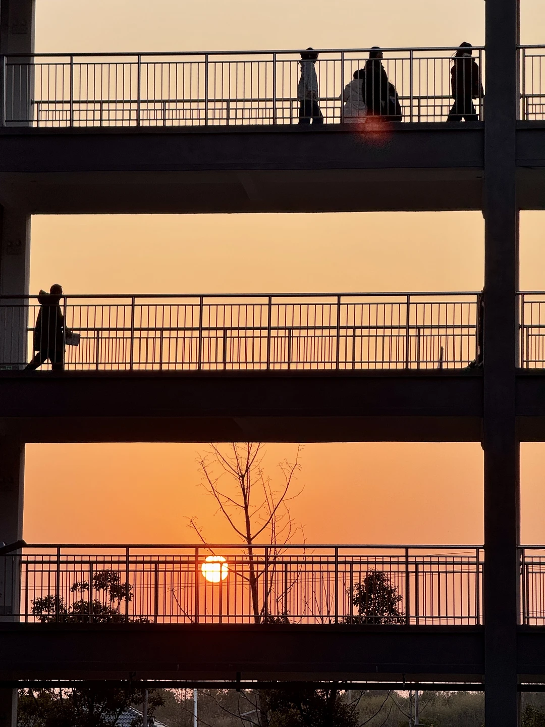 老师的周末到底要不要用来卷？要不要用来备周一的课，或者写写教案？我觉得...