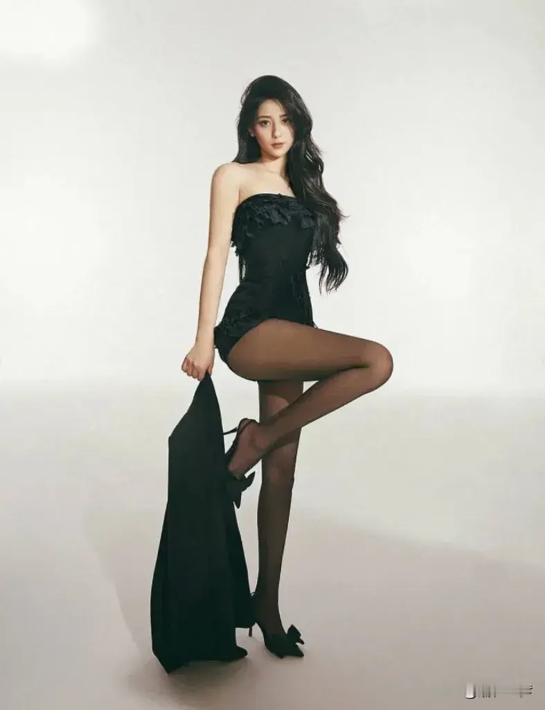 神似佟丽娅的绝命黑丝腿精铃木美香第二弹，男人是不是都爱黑丝？。