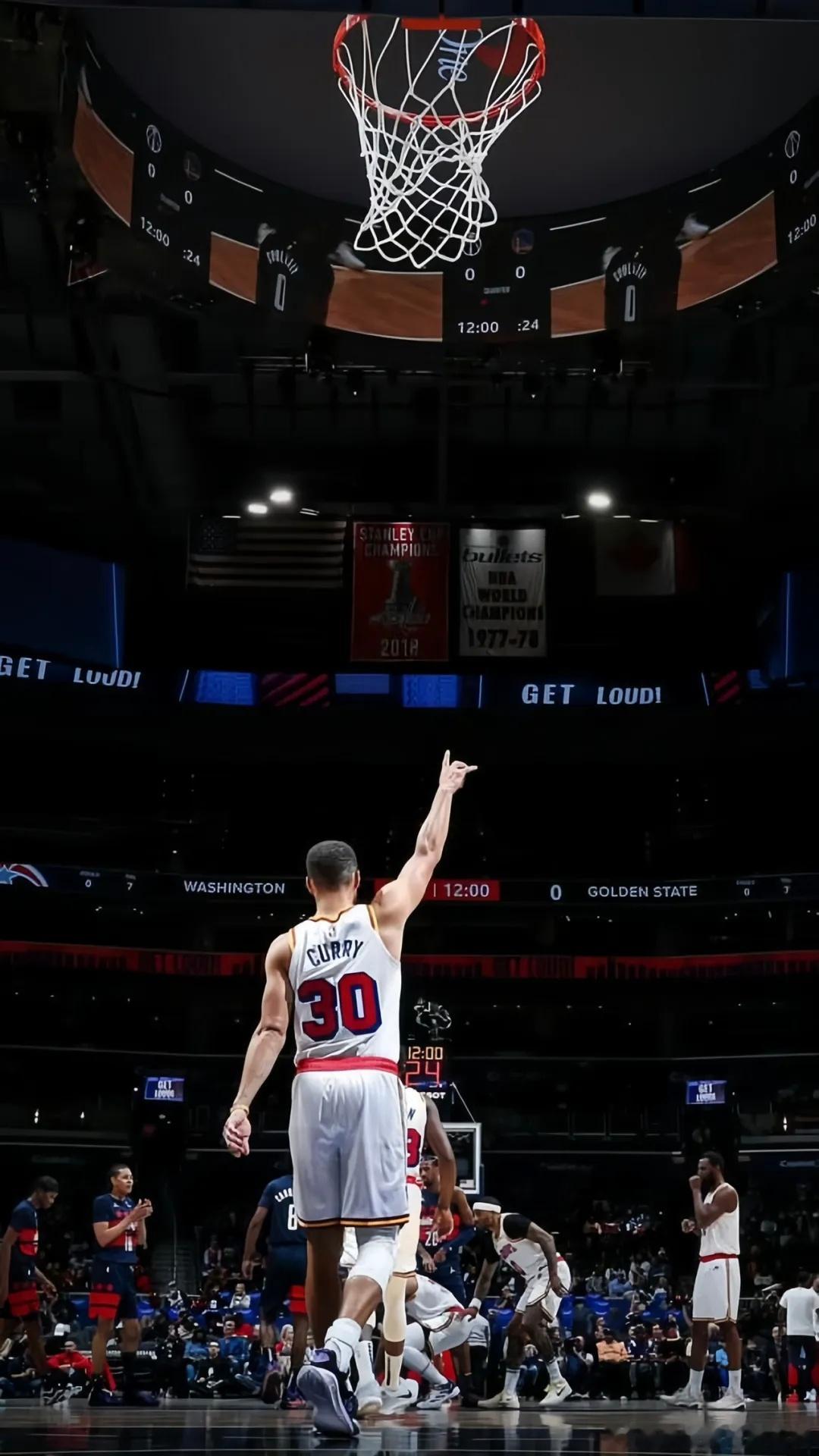 亚历山大表示自己是NBA最佳球员：我认为自己就是联盟最佳。无论是每晚的表现、效率，还是过去几年的赢球成绩，我都配得上这个称号。” ​​​他说他是最佳球员，那不妨看看他前面的那些MVP是怎样的表现，是如何打球的，再来看看他说的是事实还是打脸。
约基奇（2021, 2022, 2024）：2023-24赛季场均26. ​