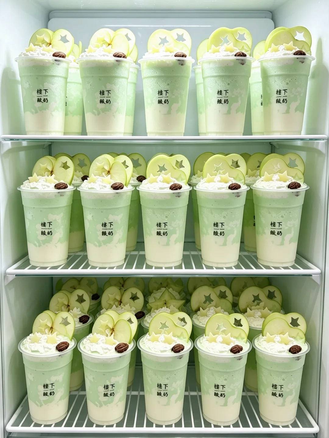 楼下酸奶新出的，惊为天人的好喝。。。。。