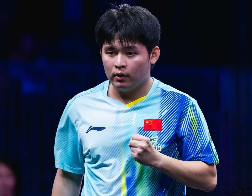 #国乒男单首战告捷# 
WTT冠军赛：国乒男单首战告捷！林诗栋3-0速胜韩国名将进16强
 
北京时间10月27日，WTT蒙彼利埃冠军赛男单1/16决赛，国乒选手林诗栋迎战韩国名将林钟勋，最终林诗栋以11-7、11-8、11-2直落三局取胜，拿下国乒男单本站开门红，晋级16强。
 
本场林诗栋刚打完塔什干亚锦赛，长途转战 ​