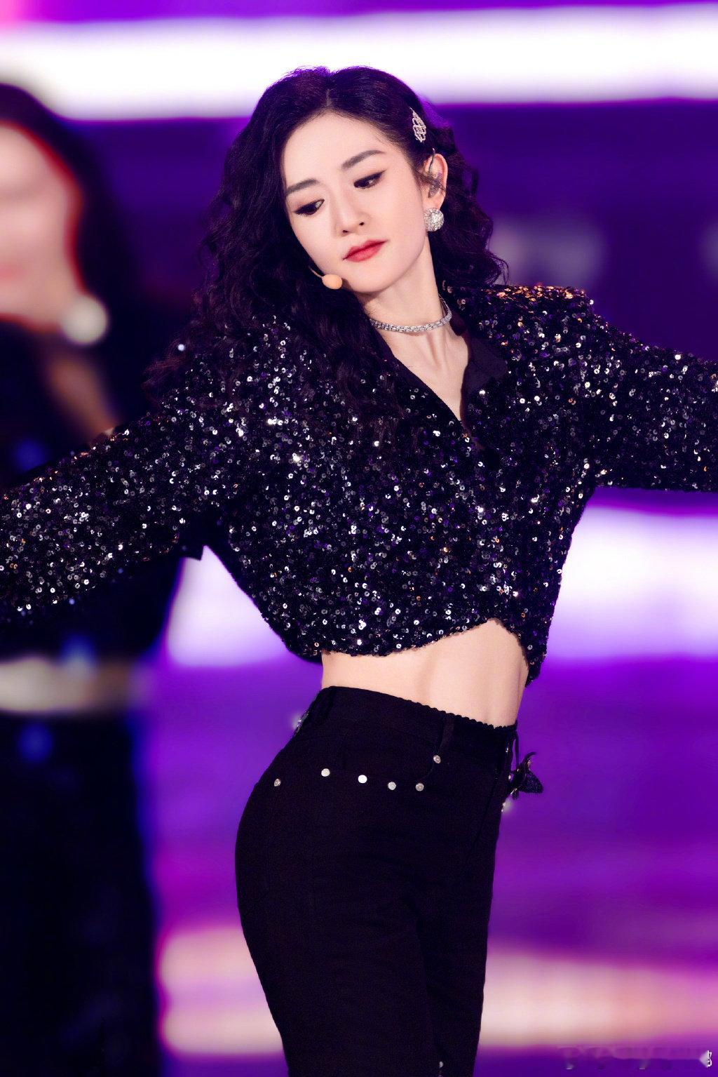 #蔡少芬以为谢娜很精明#初遇凭观感下判断，相伴久了才懂本性，谢娜看着灵动，内心却是简简单单的性格。 ​