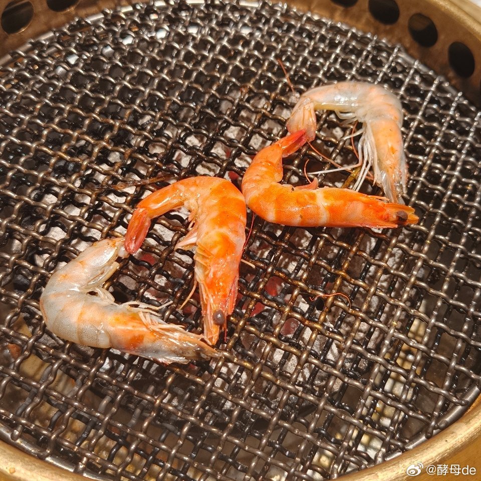 酵母在七夕愉快的天~
龙餐馆给到夯！！！
又是信任沈腾叔叔的一天

自助餐上瘾  主打不是吃回本
而是啥都吃得到

人幸福  咪也要幸福！
桃~俺不会亏待你 ​