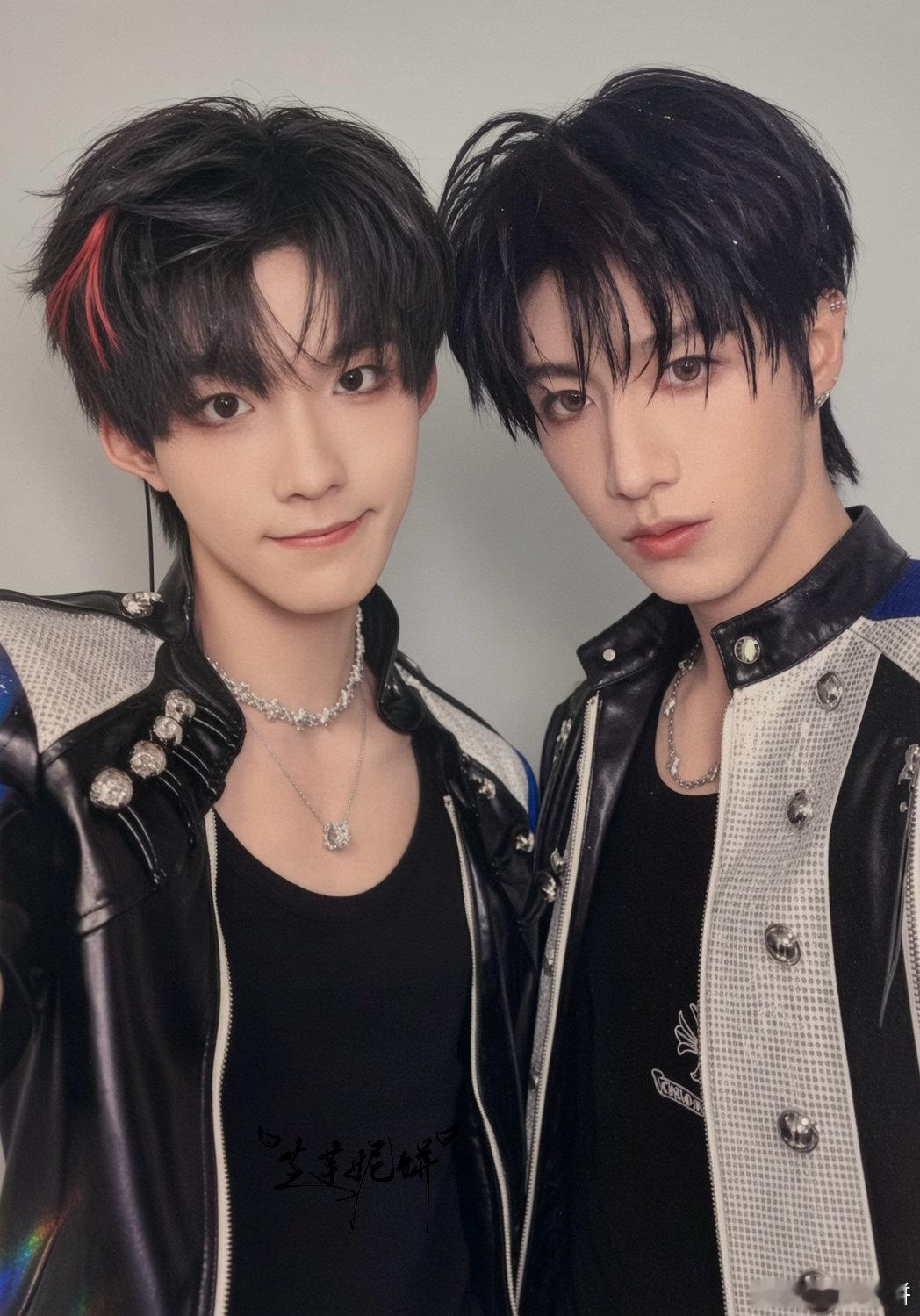 wuli棍棍铲铲合照有[抱一抱] ​