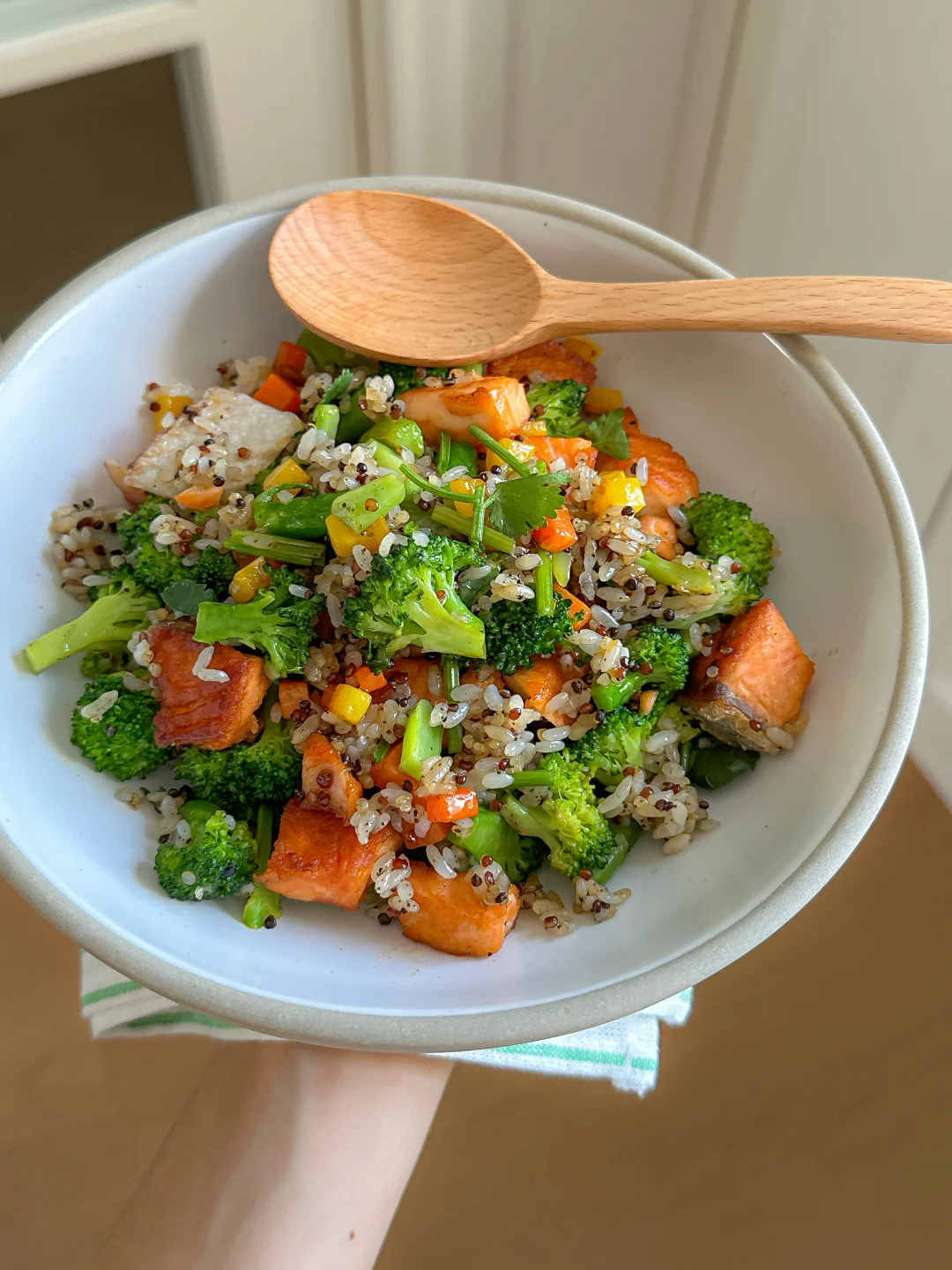 低卡美味的三文鱼西兰花🥦藜麦炒饭❗️