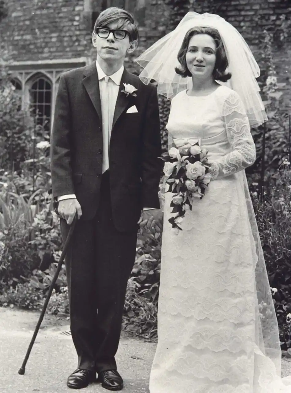 1964年，霍金和第一任妻子的婚礼！