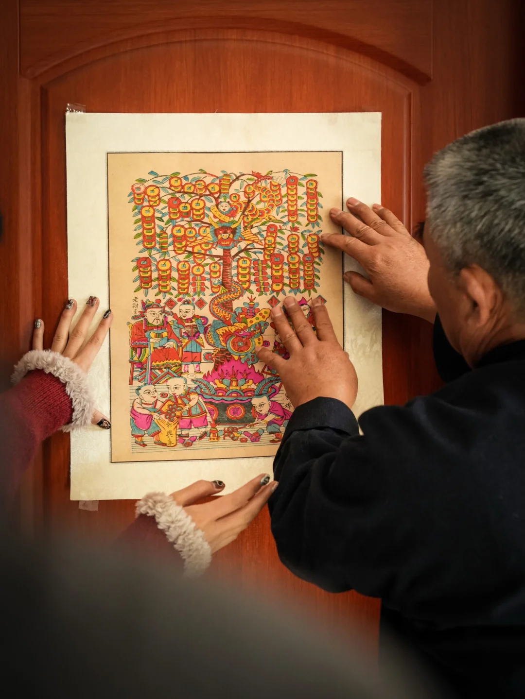 “因为，中国的木版年画被看见了”