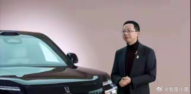 阿维塔09T正式在巴黎车展亮相了，一如既往的坚持原创，也让老外感受一下旗舰9系SUV的冲击力。

4年间，阿维塔已经完成了全球157个国家的商标布局和品牌注册。阿维塔的出海，是长安最开始布局高端新能源品牌的时候就定好的，这把巴黎车展亮相，也是要在全球范围内秀秀品牌影响力。

 期待旗舰落地！ ​