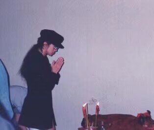 [祈祷][祈祷][祈祷]
愿Mui 和梅妈安宁长存，后人以善意与尊重对待其身后之名，再以不实言论侵扰先人清誉、散布不实信息，是否欠妥当。#梅艳芳##覃美金# ​