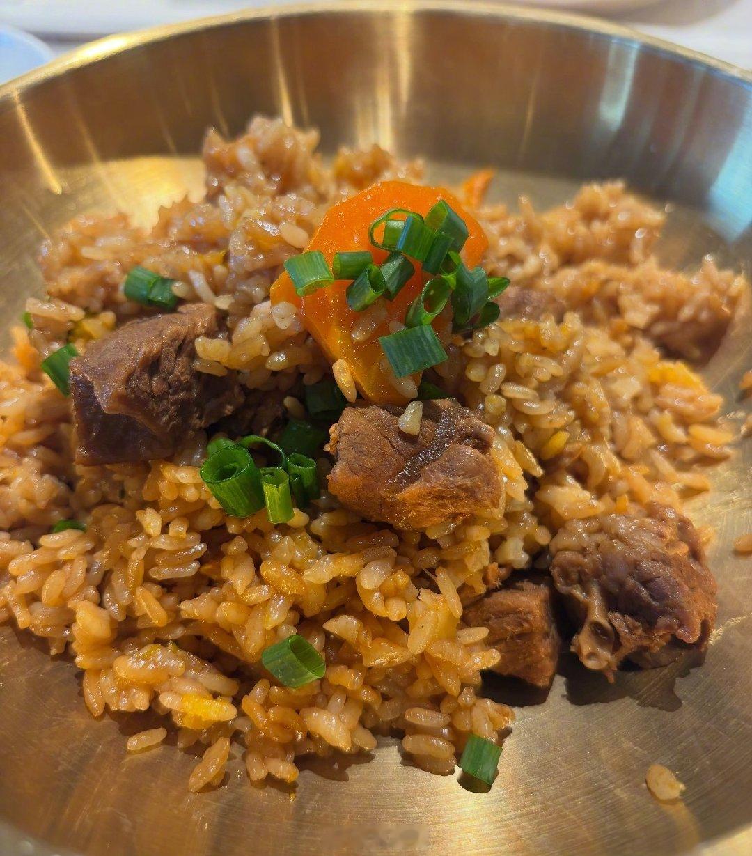 腾讯、字节食堂紧跟龙餐馆热点，上新徐福烩饭，有的25元一份。 ​