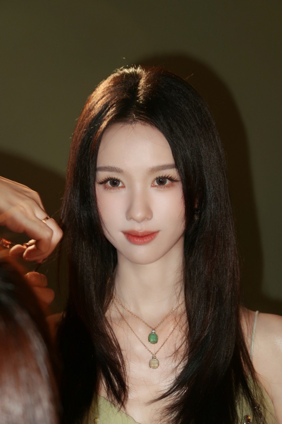 #陈都灵[超话]##陈都灵白幼薇#🔔#陈都灵今天也没变成玩偶呢# 🔔 纵使前路皆迷障，自有微光引归途。玩偶游戏终落幕，唯她锋芒照前路。期待演员在《今天也没变成玩偶呢》中，演绎白幼薇如何带来一场酣畅淋漓的高能破局。 ​