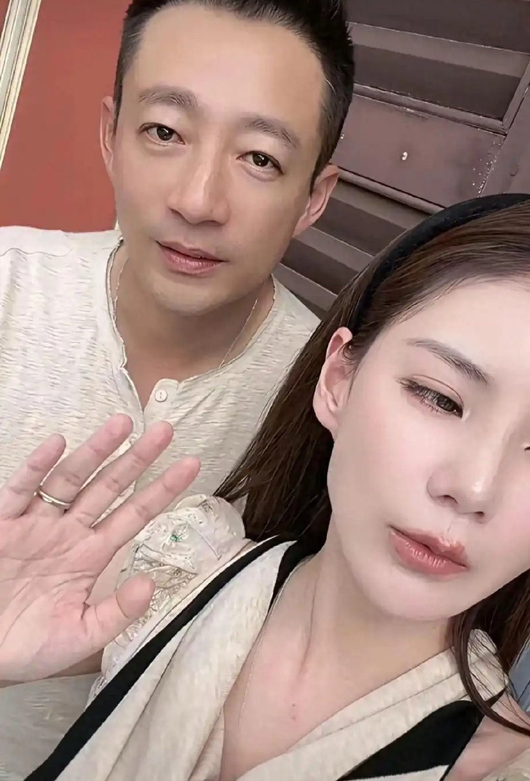 汪小菲马筱梅法国直播！外婆突晒宝宝正脸照萌翻全网，夫妻俩眼眶红了：第一次离开孩子这么久 ​