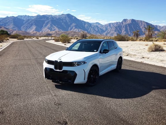 2027款宝马 X5 40 xDrive（阿尔卑斯白）——驾驶、内饰与外观展示
宝马 X5 40 x