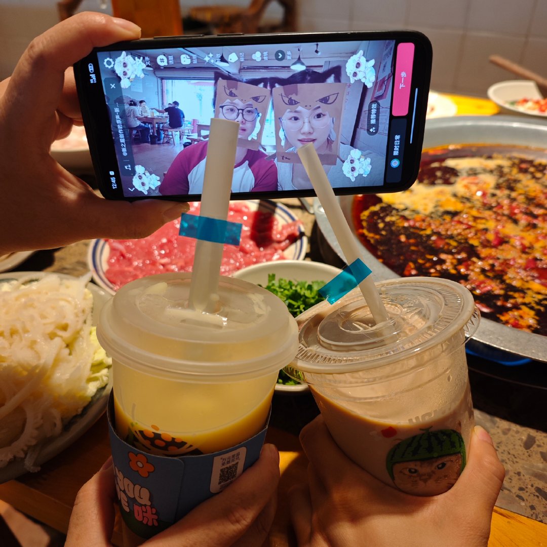 嘻嘻嘻，和小倩实现榴莲自由的周末
火锅不好吃，有点踩雷
哈哈 ​