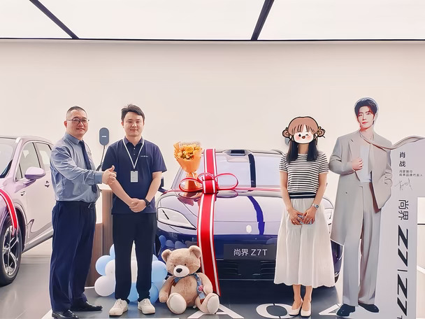 纠结对比了好久，最后定下尚界 Z7。今天提车，绕车仔细检查一遍，新车状态很棒。坐进座舱，鸿蒙车机用着很顺手。开回家路上试了智驾，上手很好适应。从订车到提车这段等待，在握住方向盘那一刻，觉得一切都值得，开启属于我的出行新生活。#我的尚界Z7提车日记#肖战同款尚界Z7#尚界Z7谁看谁尚头#尚界Z7最美科技轿跑#尚界Z7开出去开心去