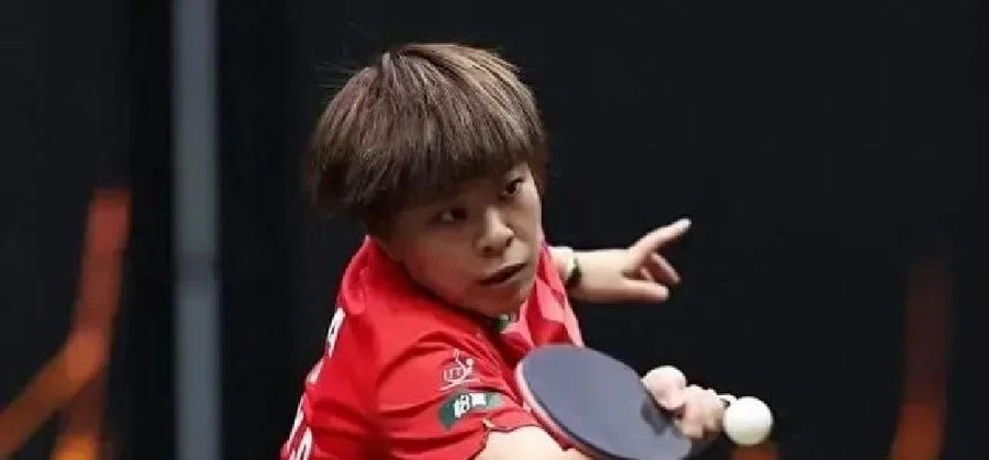 孙颖莎发烧1-3爆冷出局，国乒女单下半区失守！王艺迪再战张本美和，周启豪独苗3-0横扫张本智和扛旗。
孙颖莎的发烧与帕拉南的逆转，不只是爆冷
10月7日晚的首钢园，孙颖莎在首局11比8拿下后，被泰国资格赛选手帕拉南连扳三局。后三局的比分是4比11、10比12、10比12
帕拉南世界排名第101位，从